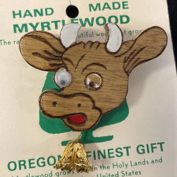 Myrtlewood Brooch Pin Carved Cow Hand Made in Oregon's Finest Gift 1 Googly Eye - Picture 6 of 7